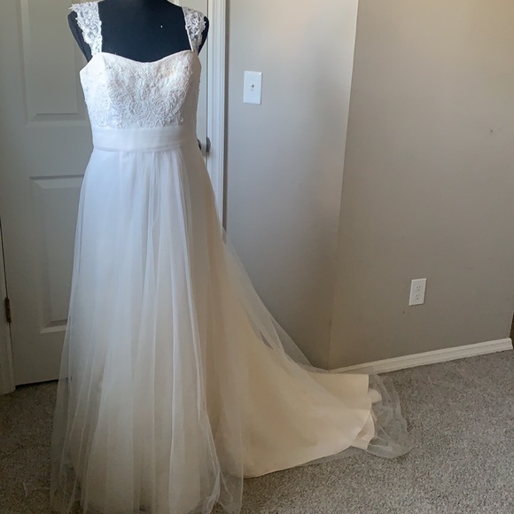 David’s Bridal Wedding Dress. Size 10 - Picture 15 of 15